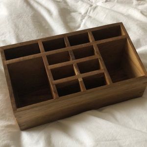 Makeup/bathroom organizer